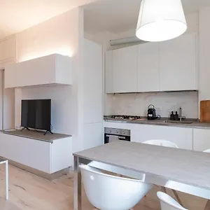 https://new-apartment-close-to-navigli-iulm-ponti.it-lombardy.com