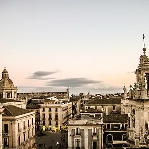https://otto-biscari.taorminaitalyhotels.com